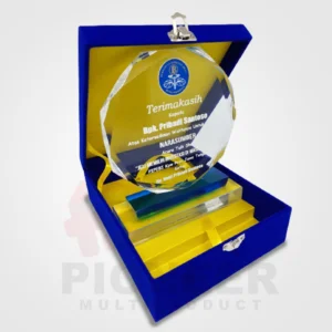 plakat akrilik dengan box