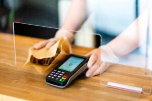 perbedaan akrilik dan pvc