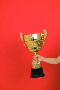 Teknik Gravir untuk Piala
